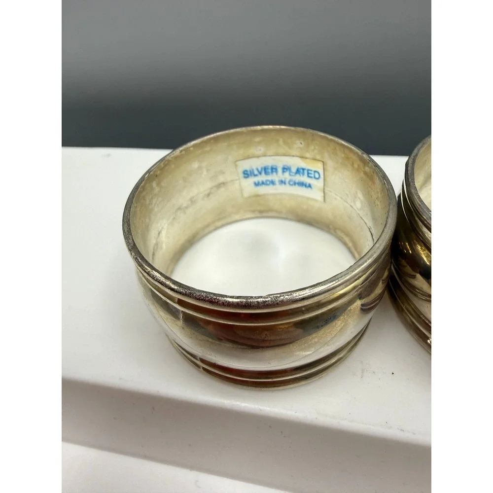 International Silver Company Silver Plated Napkin Rings Set of 4 with Velvet Box
